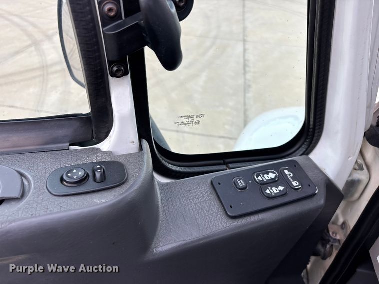 image for item FG0471 2016 International 4300 utility / service truck