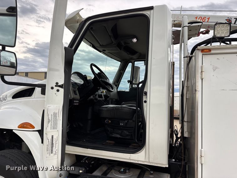image for item FG0471 2016 International 4300 utility / service truck
