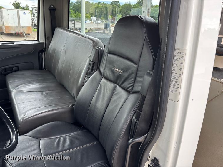 image for item FG0471 2016 International 4300 utility / service truck