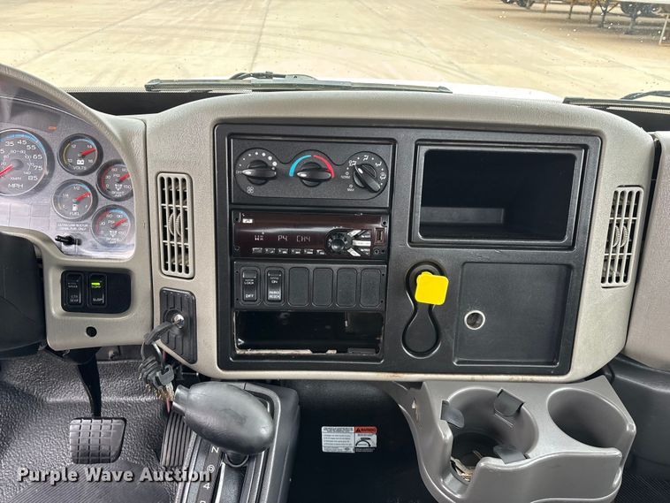 image for item FG0471 2016 International 4300 utility / service truck