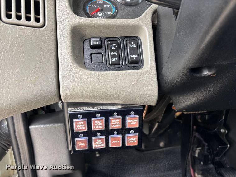 image for item FG0471 2016 International 4300 utility / service truck