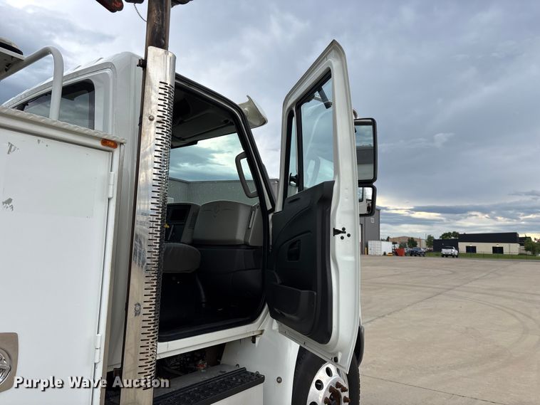 image for item FG0471 2016 International 4300 utility / service truck
