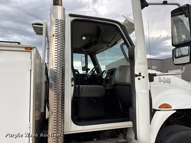 image for item FG0471 2016 International 4300 utility / service truck