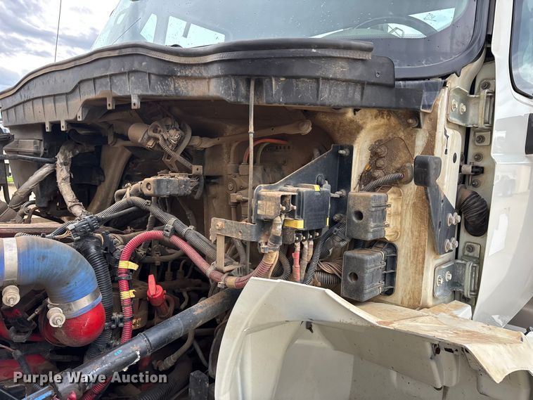 image for item FG0471 2016 International 4300 utility / service truck