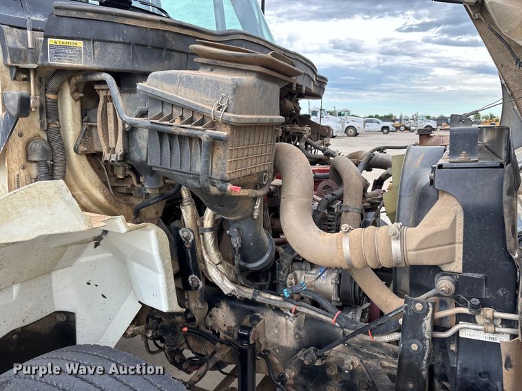 image for item FG0471 2016 International 4300 utility / service truck