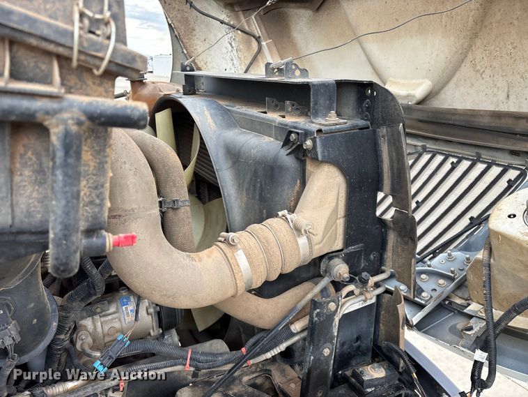 image for item FG0471 2016 International 4300 utility / service truck