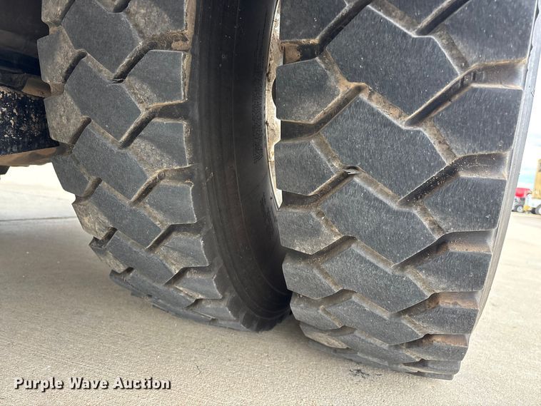 image for item FG0471 2016 International 4300 utility / service truck