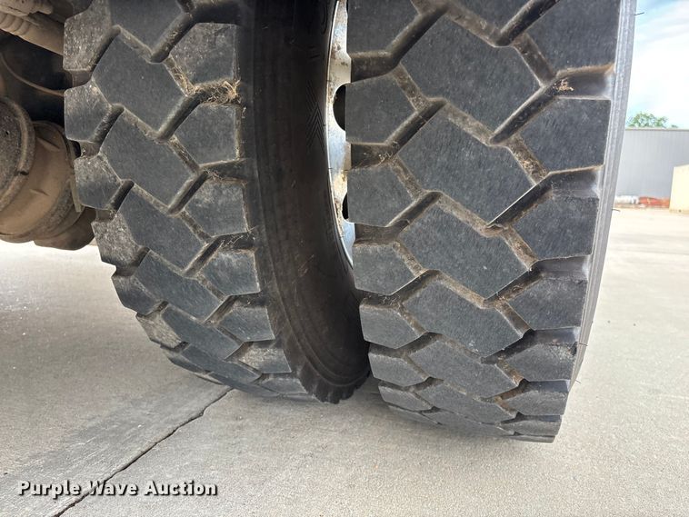 image for item FG0471 2016 International 4300 utility / service truck