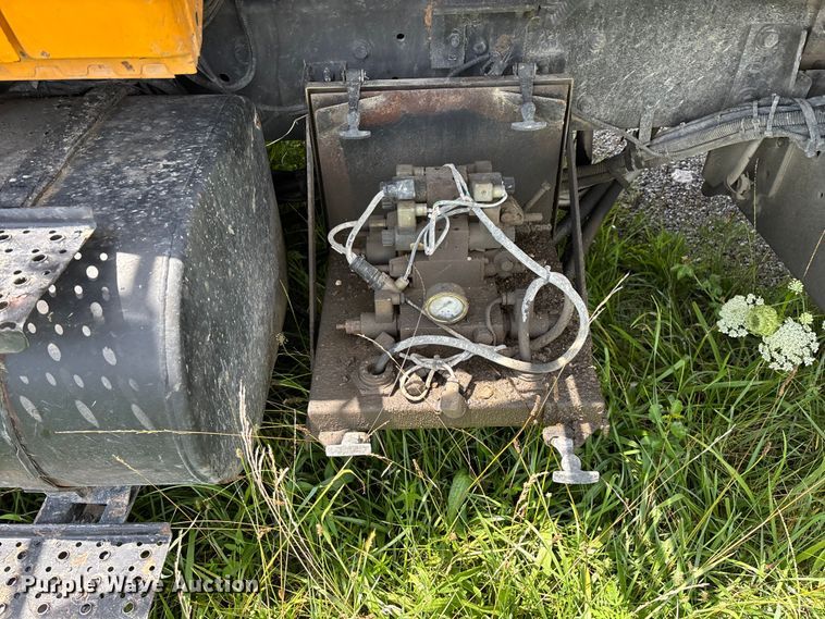 image for item FG0541 2009 International WorkStar 7500 dump truck