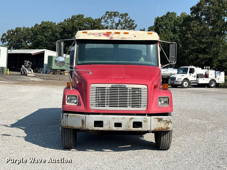 image for item FG0548 1996 Freightliner Cascadia water truck