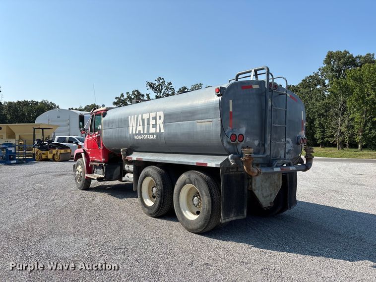 image for item FG0548 1996 Freightliner Cascadia water truck