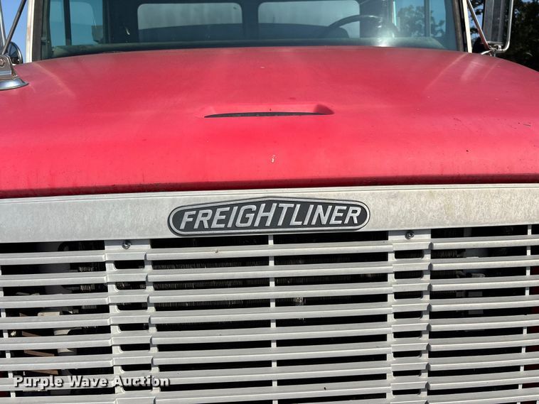 image for item FG0548 1996 Freightliner Cascadia water truck