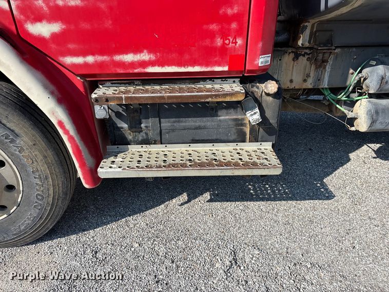 image for item FG0548 1996 Freightliner Cascadia water truck