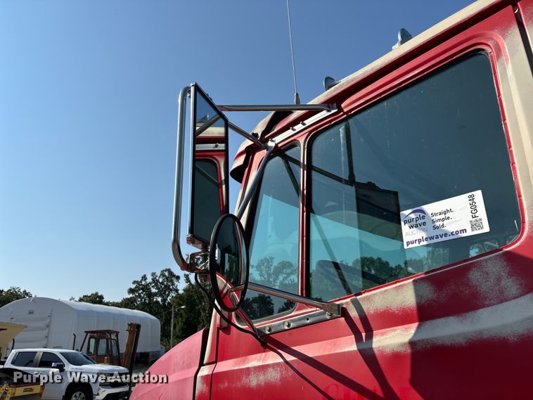image for item FG0548 1996 Freightliner Cascadia water truck