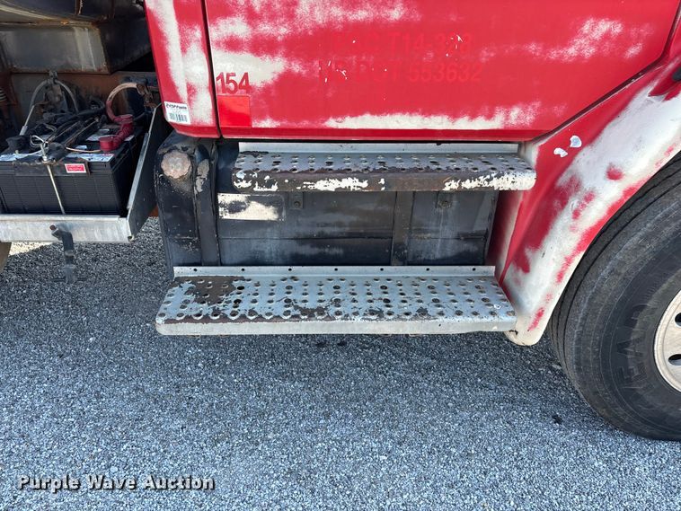 image for item FG0548 1996 Freightliner Cascadia water truck