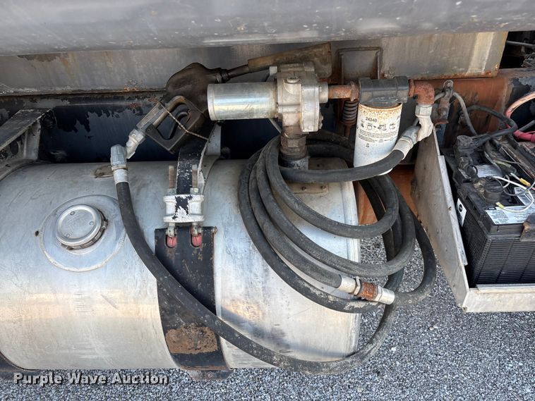image for item FG0548 1996 Freightliner Cascadia water truck