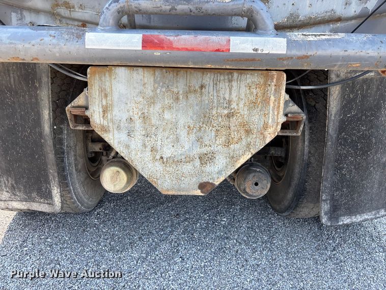 image for item FG0548 1996 Freightliner Cascadia water truck