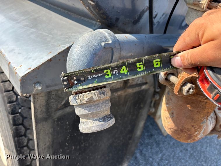 image for item FG0548 1996 Freightliner Cascadia water truck