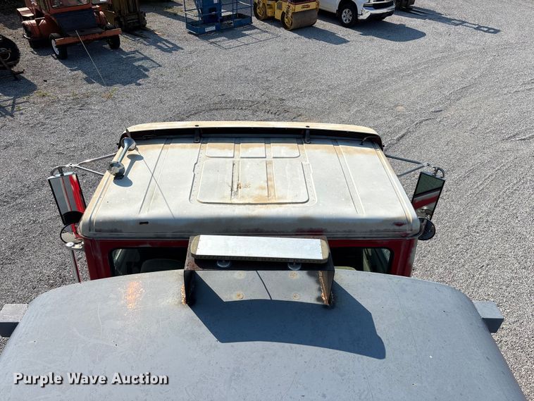 image for item FG0548 1996 Freightliner Cascadia water truck