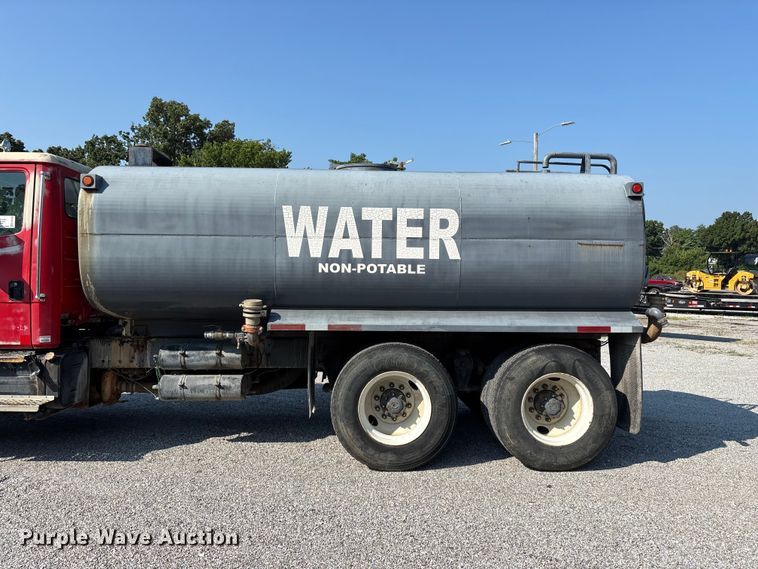 image for item FG0548 1996 Freightliner Cascadia water truck