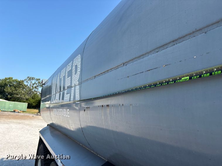 image for item FG0548 1996 Freightliner Cascadia water truck
