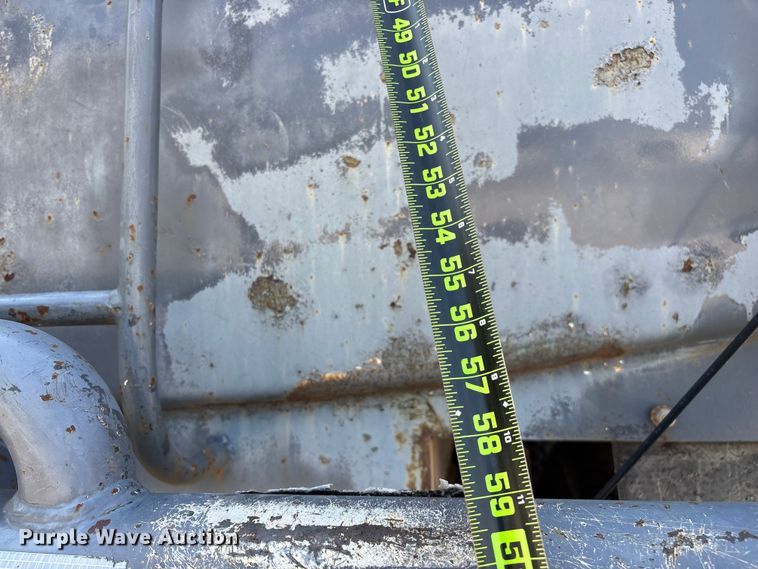 image for item FG0548 1996 Freightliner Cascadia water truck