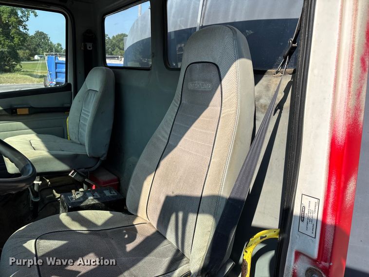 image for item FG0548 1996 Freightliner Cascadia water truck