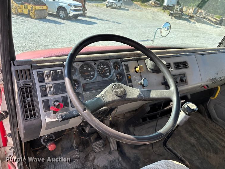 image for item FG0548 1996 Freightliner Cascadia water truck