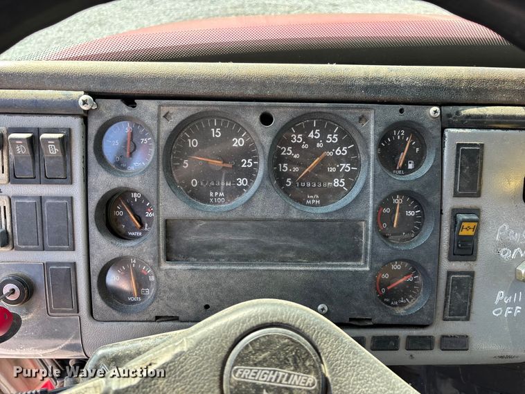 image for item FG0548 1996 Freightliner Cascadia water truck