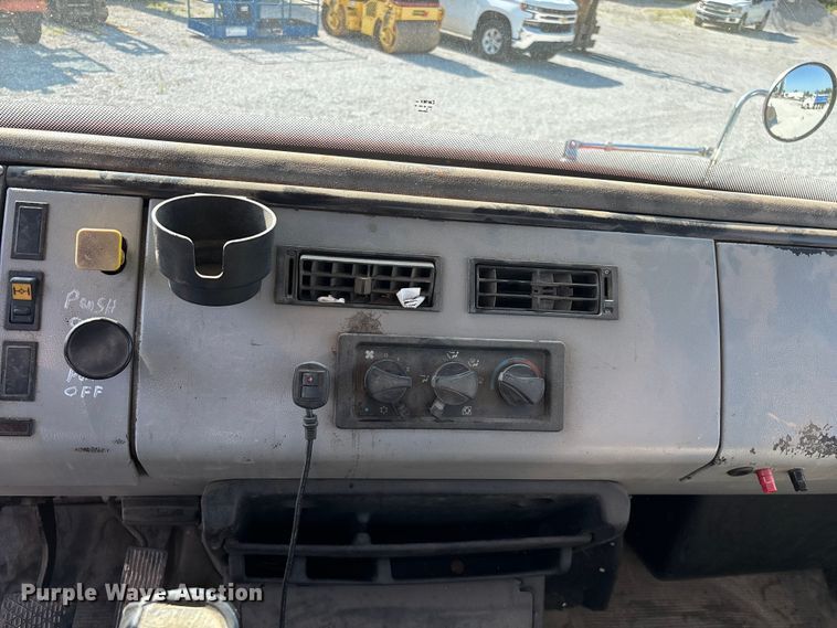 image for item FG0548 1996 Freightliner Cascadia water truck