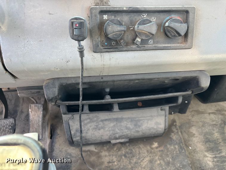 image for item FG0548 1996 Freightliner Cascadia water truck