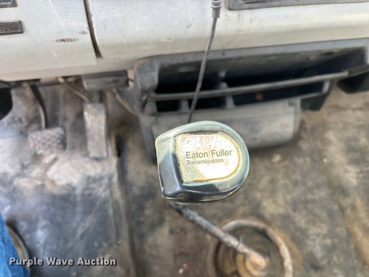 image for item FG0548 1996 Freightliner Cascadia water truck