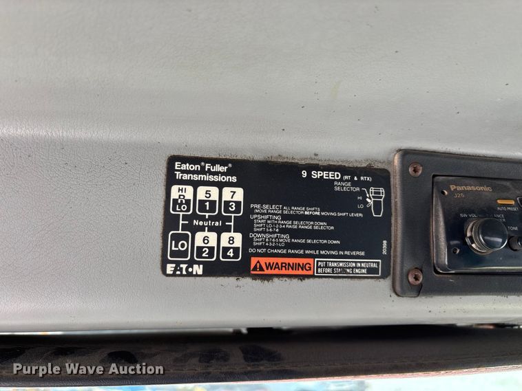image for item FG0548 1996 Freightliner Cascadia water truck