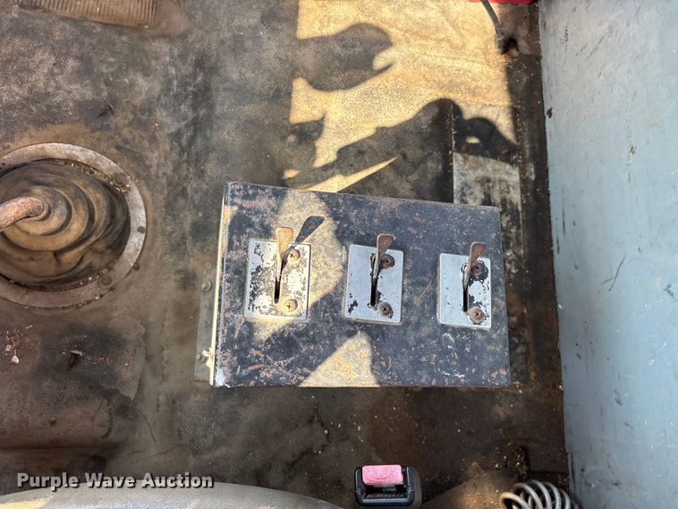 image for item FG0548 1996 Freightliner Cascadia water truck