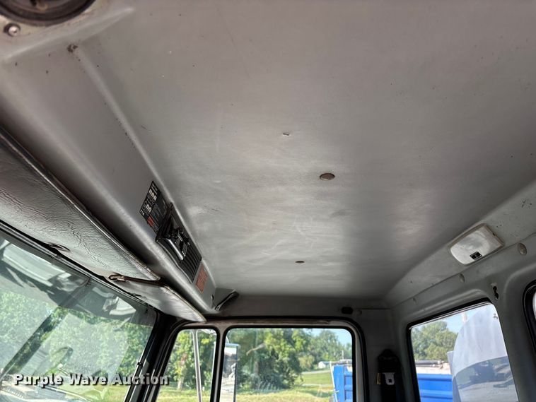 image for item FG0548 1996 Freightliner Cascadia water truck