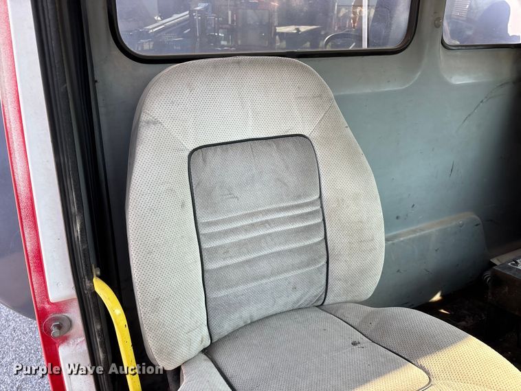 image for item FG0548 1996 Freightliner Cascadia water truck