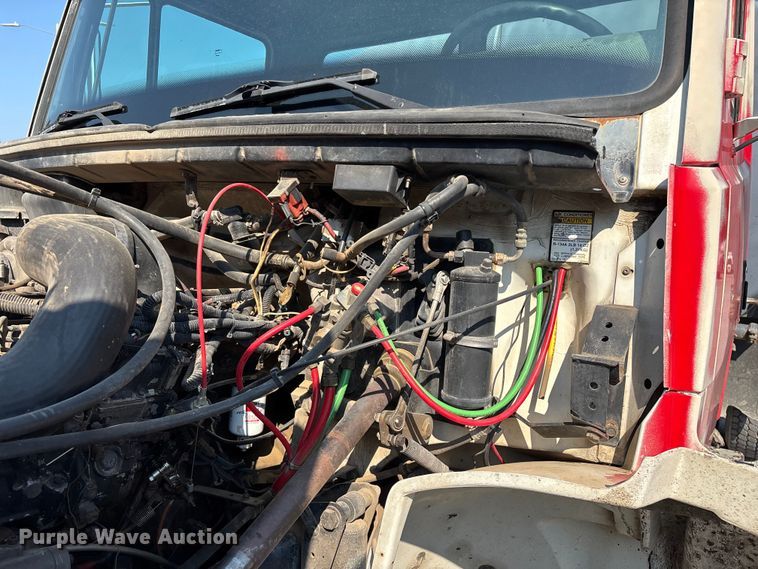 image for item FG0548 1996 Freightliner Cascadia water truck