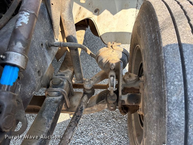 image for item FG0548 1996 Freightliner Cascadia water truck