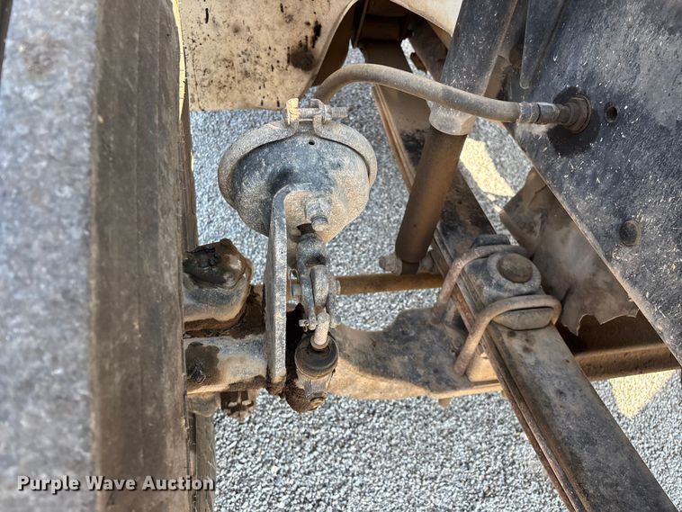 image for item FG0548 1996 Freightliner Cascadia water truck