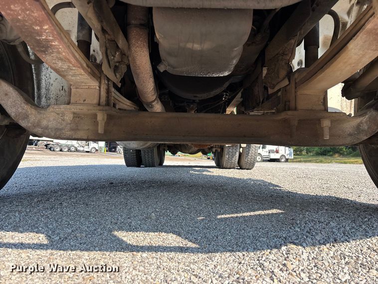 image for item FG0548 1996 Freightliner Cascadia water truck