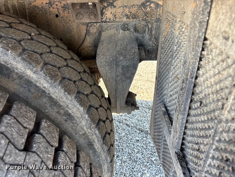 image for item FG0548 1996 Freightliner Cascadia water truck