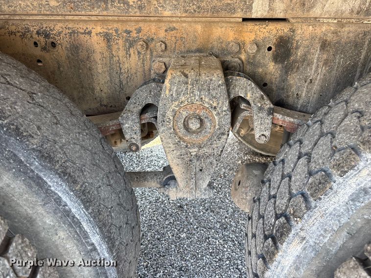 image for item FG0548 1996 Freightliner Cascadia water truck
