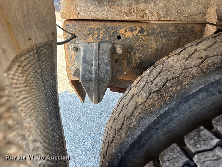image for item FG0548 1996 Freightliner Cascadia water truck