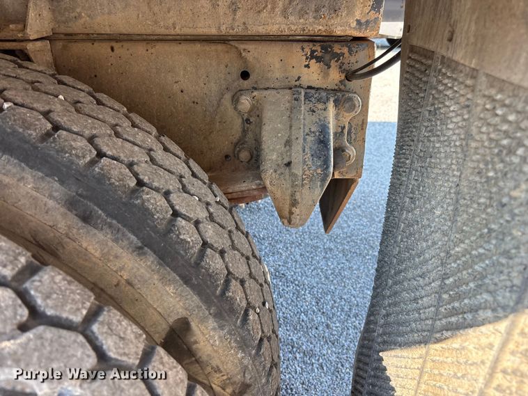 image for item FG0548 1996 Freightliner Cascadia water truck