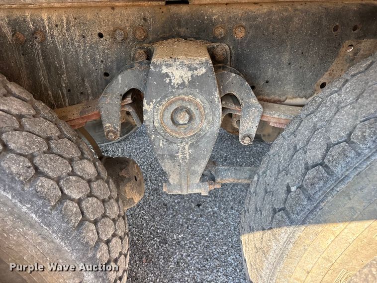 image for item FG0548 1996 Freightliner Cascadia water truck