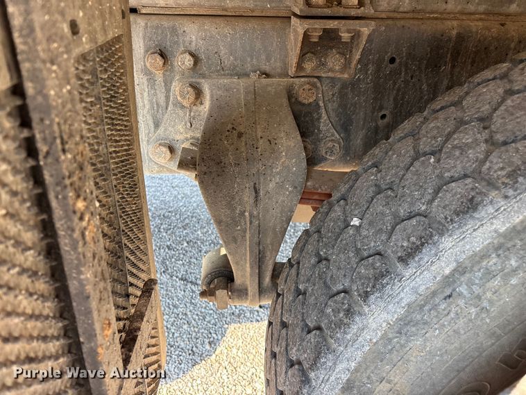 image for item FG0548 1996 Freightliner Cascadia water truck