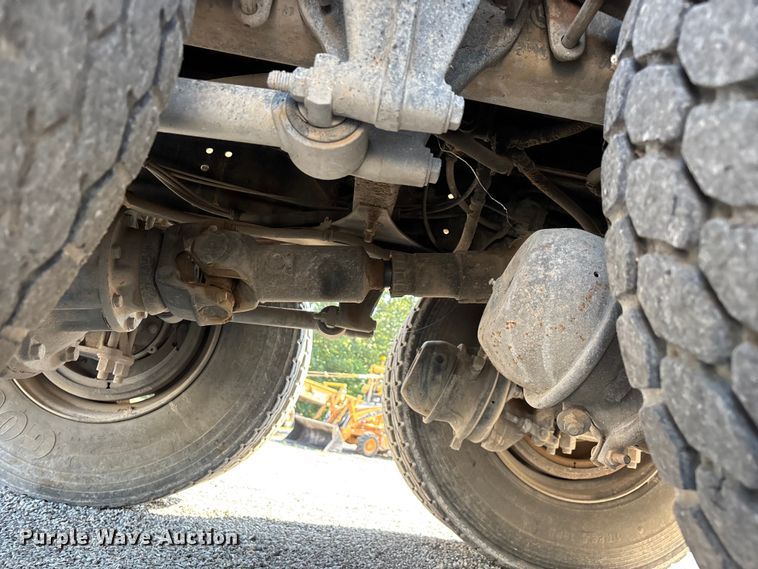 image for item FG0548 1996 Freightliner Cascadia water truck