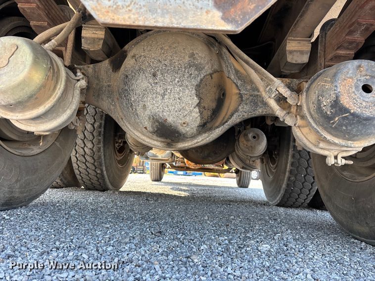 image for item FG0548 1996 Freightliner Cascadia water truck