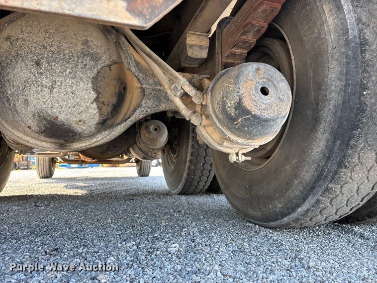image for item FG0548 1996 Freightliner Cascadia water truck