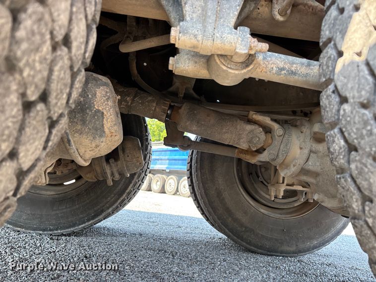 image for item FG0548 1996 Freightliner Cascadia water truck